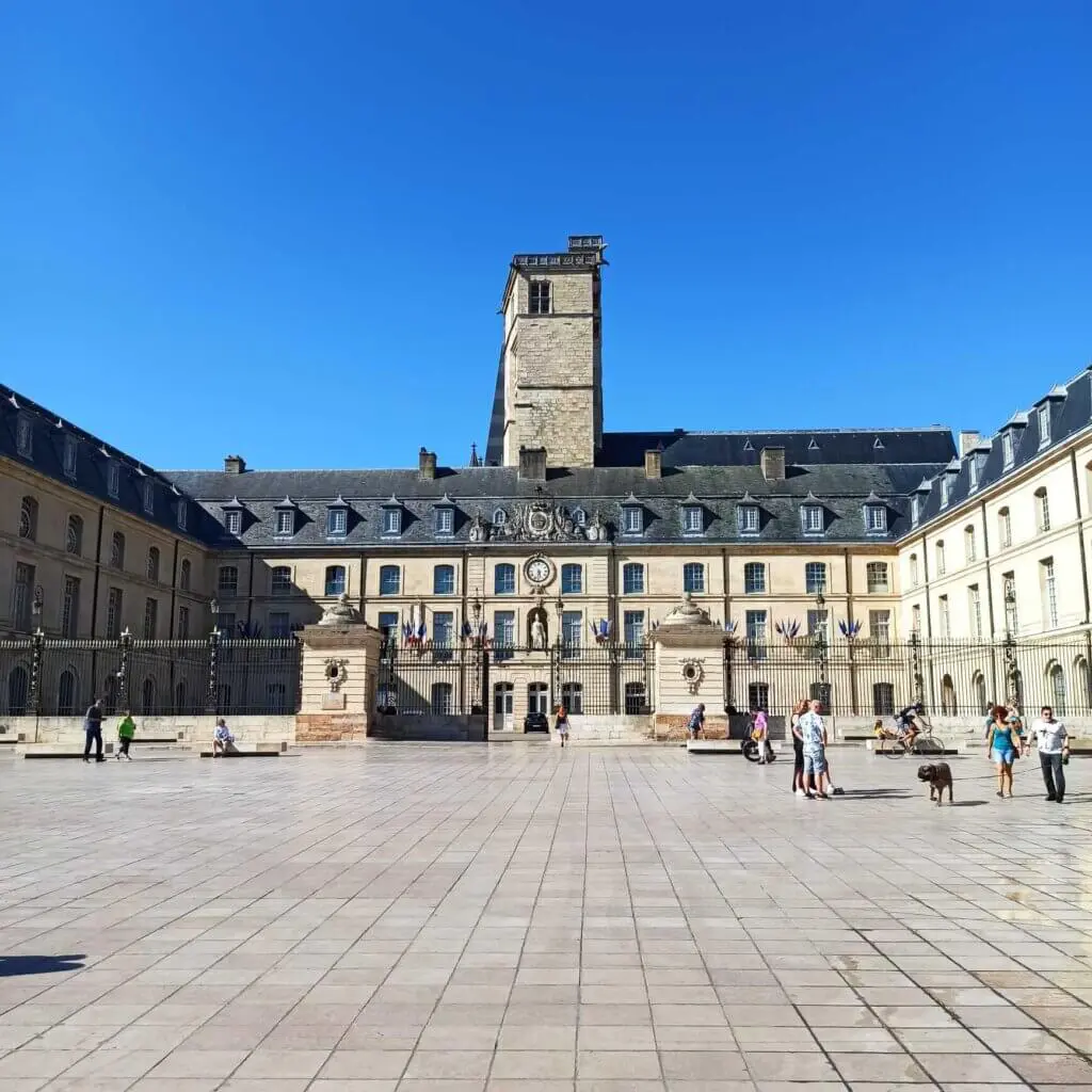 visiter dijon - hotel de ville